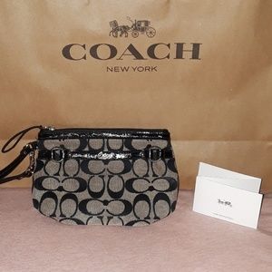 Authentic Vintage Signature Coach Wristlet